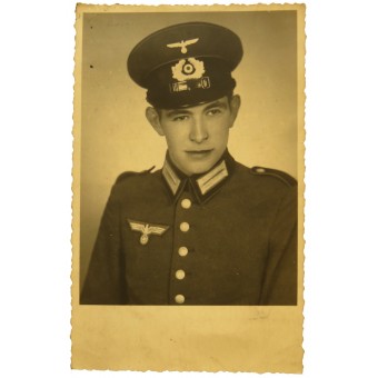 Studio ritratto del soldato della Wehrmacht in Waffenrock e cappello visiera. Espenlaub militaria